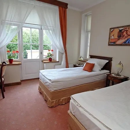 Dwor Bieland Bed & Breakfast 3*