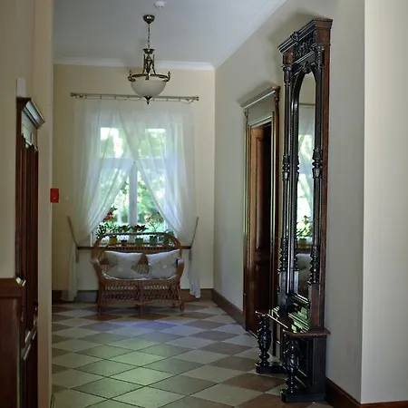 Dwor Bieland Bed & Breakfast