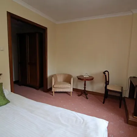 Dwor Bieland Bed & Breakfast