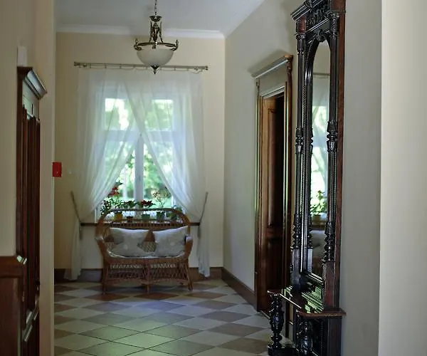 Dwor Bieland Bed & Breakfast