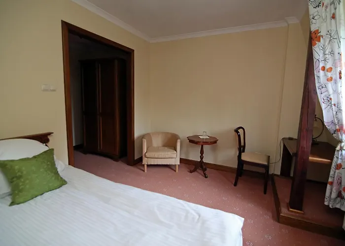 Dwor Bieland Bed & Breakfast